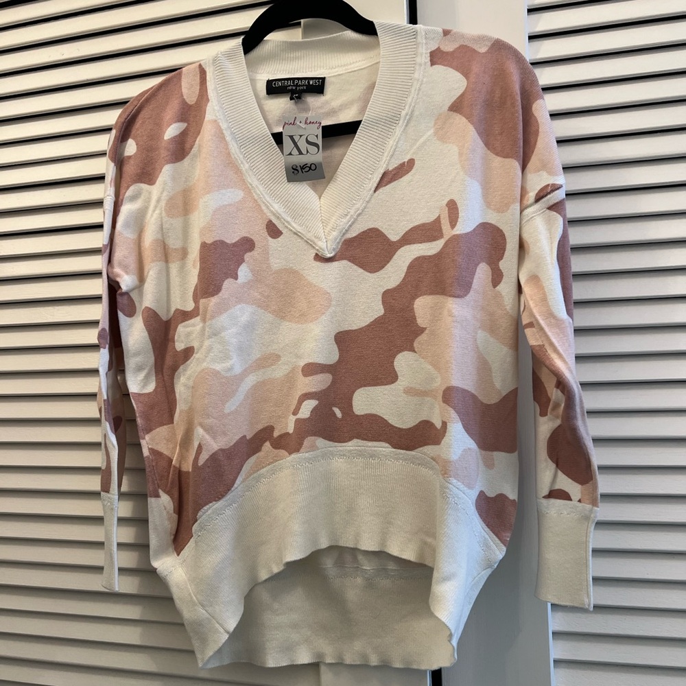 Cream and pink camo V-neck sweater #camo #vneck